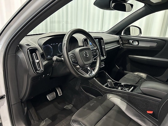 Volvo XC40 9 of 15