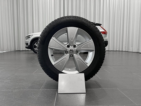 Volvo XC40 3 of 15