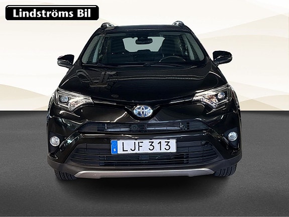 Toyota RAV4 9 of 19