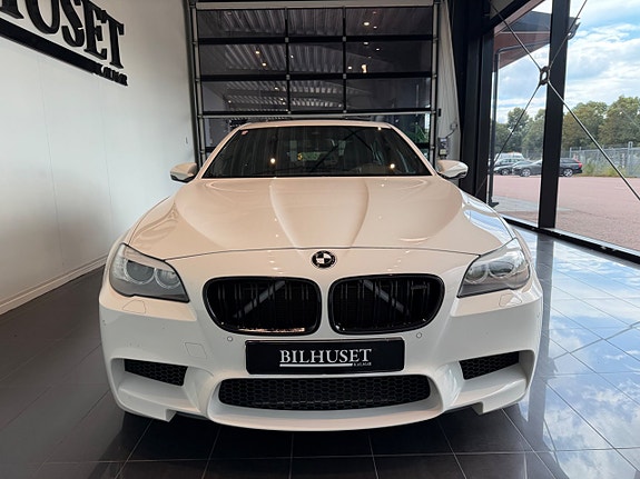 BMW M5 3 of 17