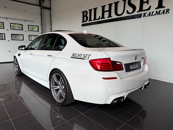 BMW M5 2 of 17