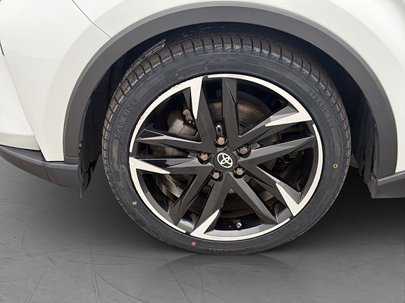 Toyota C-HR 27 of 30