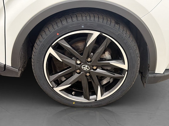 Toyota C-HR 30 of 30