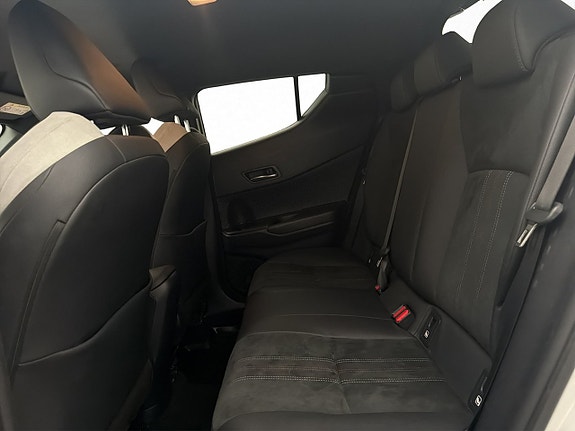 Toyota C-HR 10 of 30
