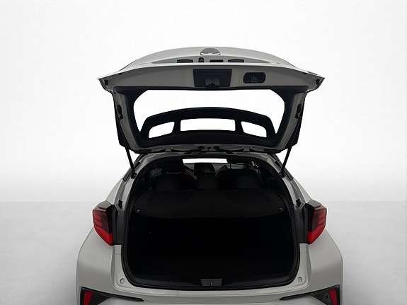 Toyota C-HR 8 of 30