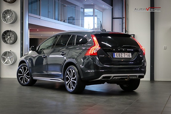 Volvo V60 Cross Country 2 of 30
