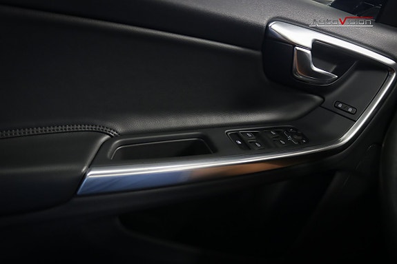 Volvo V60 Cross Country 18 of 30