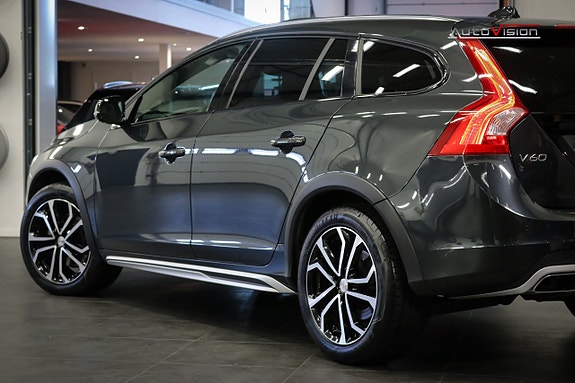 Volvo V60 Cross Country 5 of 30