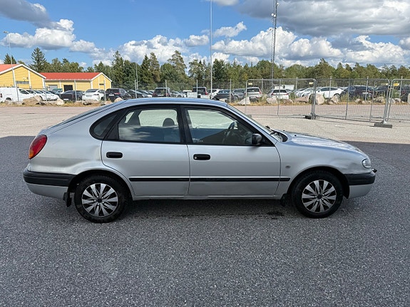 Toyota Corolla 2 of 8