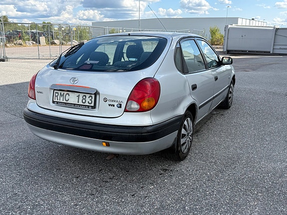 Toyota Corolla 3 of 8