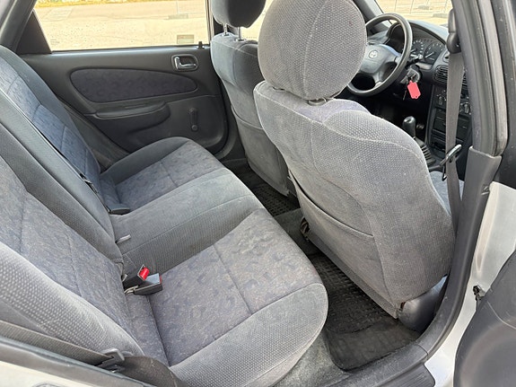 Toyota Corolla 7 of 8
