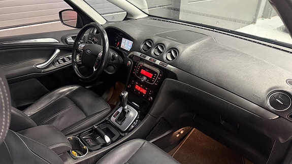 Ford S-MAX 19 of 29