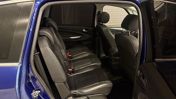Ford S-MAX 17 of 29