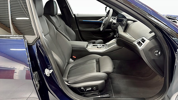 BMW i4 3 of 9