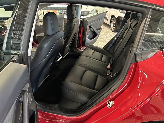 Tesla Model 3 13 of 24