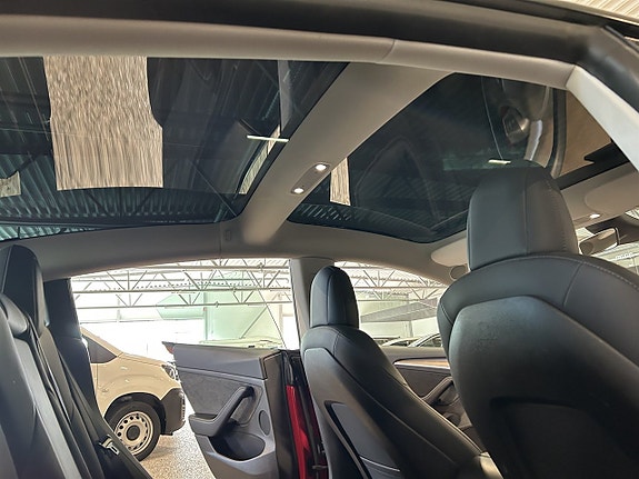 Tesla Model 3 19 of 24