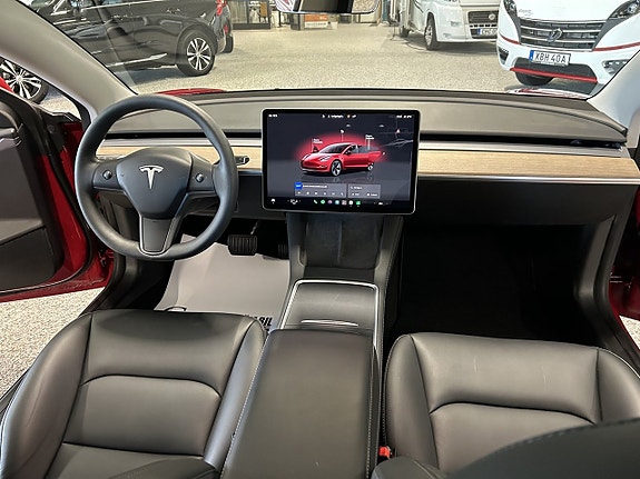 Tesla Model 3 18 of 24