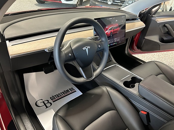 Tesla Model 3 11 of 24