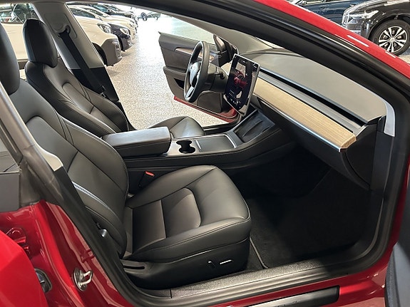 Tesla Model 3 17 of 24