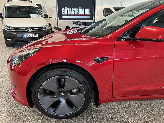 Tesla Model 3 9 of 24