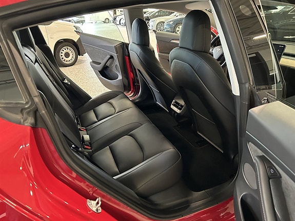 Tesla Model 3 16 of 24