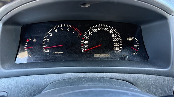 Toyota Corolla Verso 4 of 13