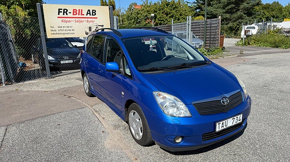 Toyota Corolla Verso 3 of 13
