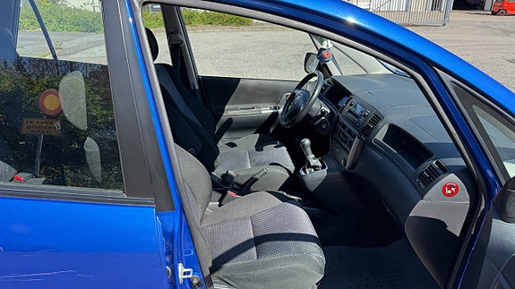 Toyota Corolla Verso 8 of 13
