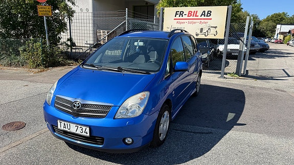 Toyota Corolla Verso 2 of 13