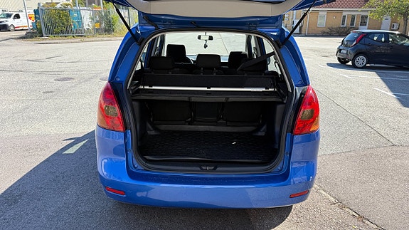 Toyota Corolla Verso 5 of 13