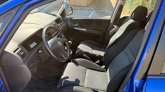 Toyota Corolla Verso 13 of 13