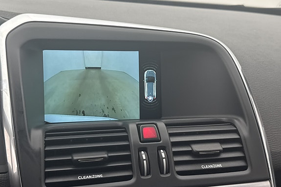 Volvo XC60 11 of 14
