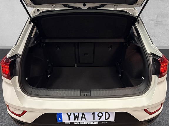Volkswagen T-Roc 9 of 23