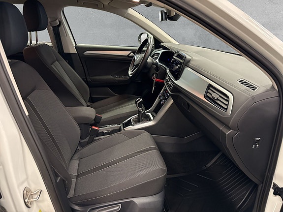 Volkswagen T-Roc 12 of 23