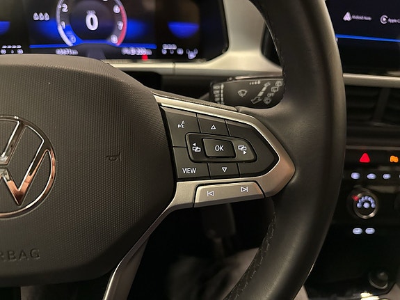Volkswagen T-Roc 16 of 23