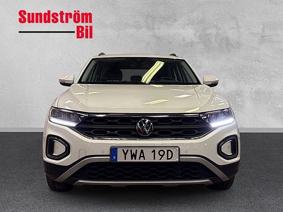 Volkswagen T-Roc 8 of 23