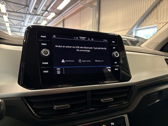 Volkswagen T-Roc 18 of 23