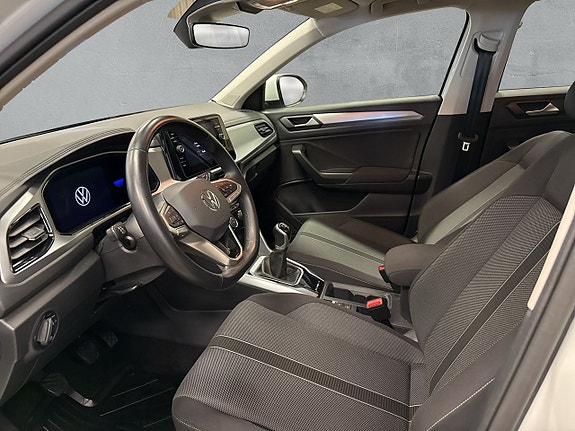 Volkswagen T-Roc 10 of 23