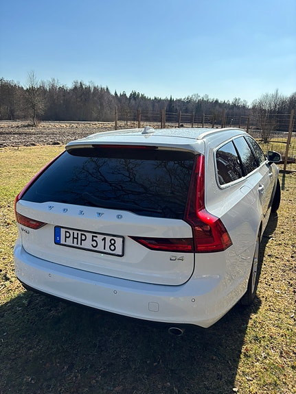 Volvo V90 2 of 6