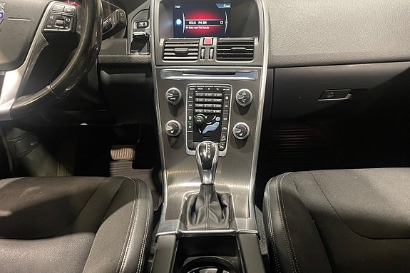 Volvo XC60 12 of 17