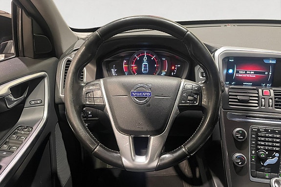 Volvo XC60 13 of 17