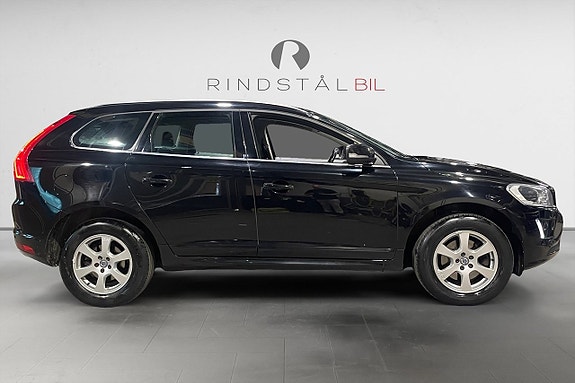 Volvo XC60 8 of 17