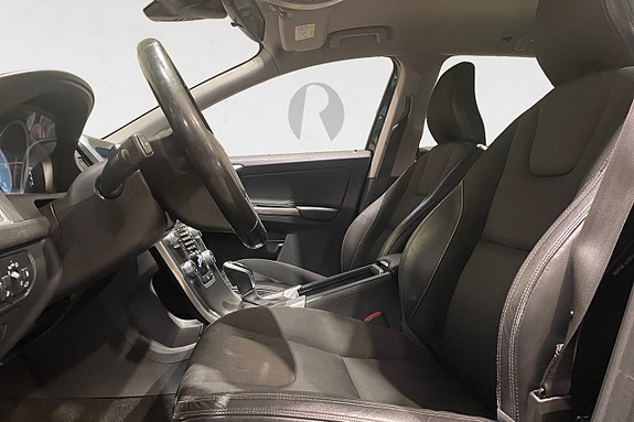 Volvo XC60 3 of 17