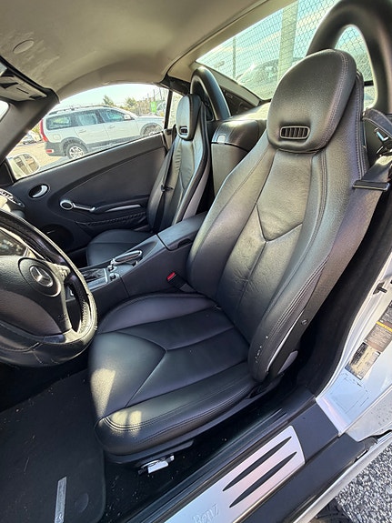 Mercedes-Benz SLK350 5 of 6