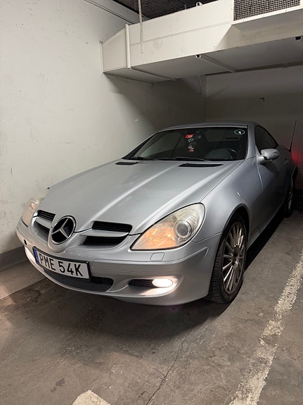 Mercedes-Benz SLK350 2 of 6