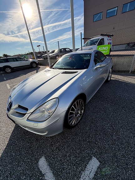 Mercedes-Benz SLK350 3 of 6