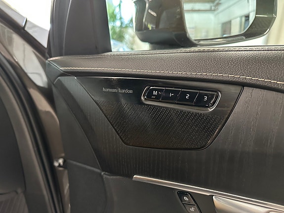 Volvo XC90 12 of 27