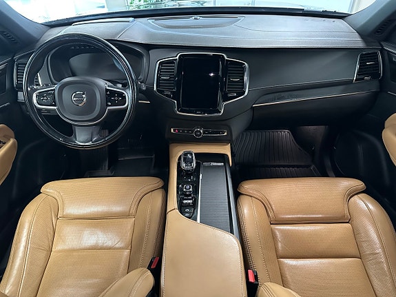 Volvo XC90 10 of 27