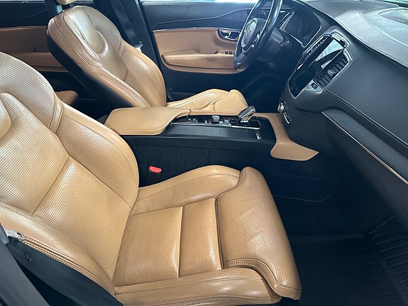 Volvo XC90 11 of 27