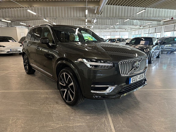 Volvo XC90 2 of 27